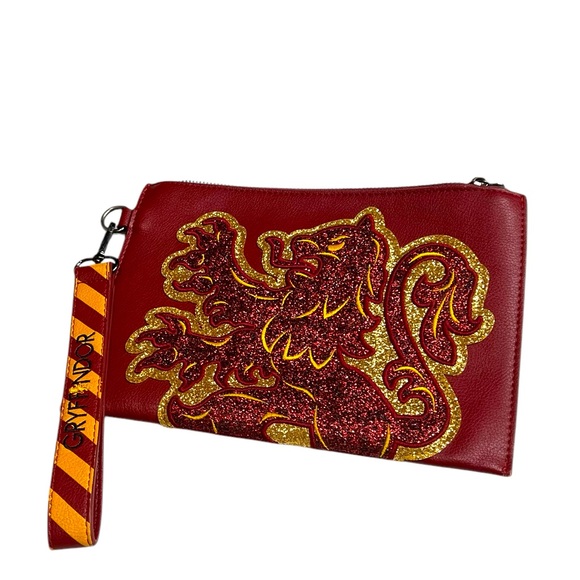 Wizarding World of Harry Potter Gryffindor Wristlet‎ by Danielle Nicole VGUC - Picture 1 of 10